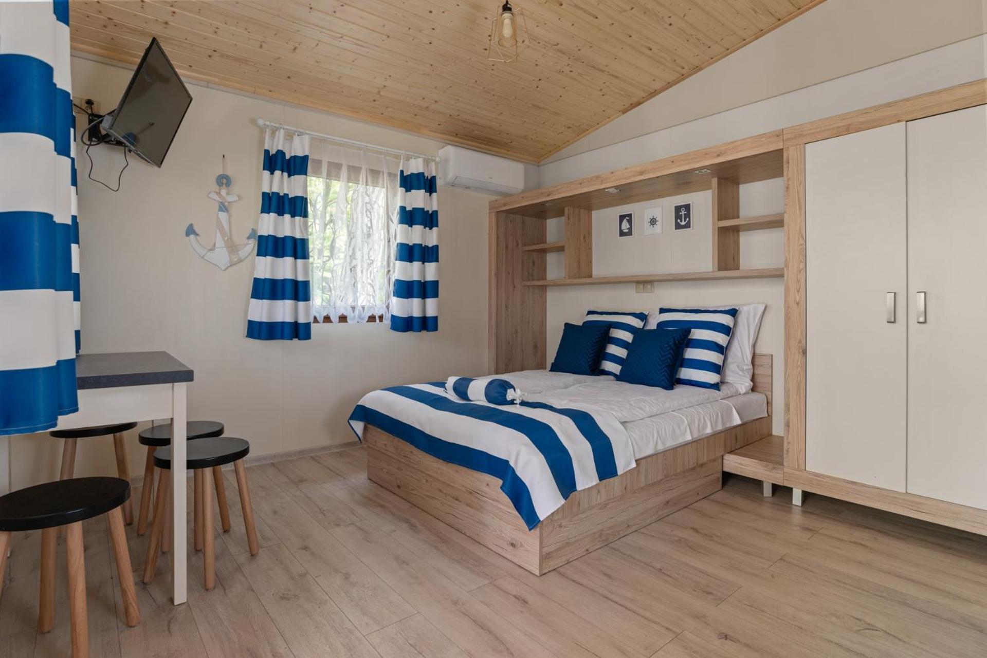 Campus Karolina Apartment Brenno Bagian luar foto