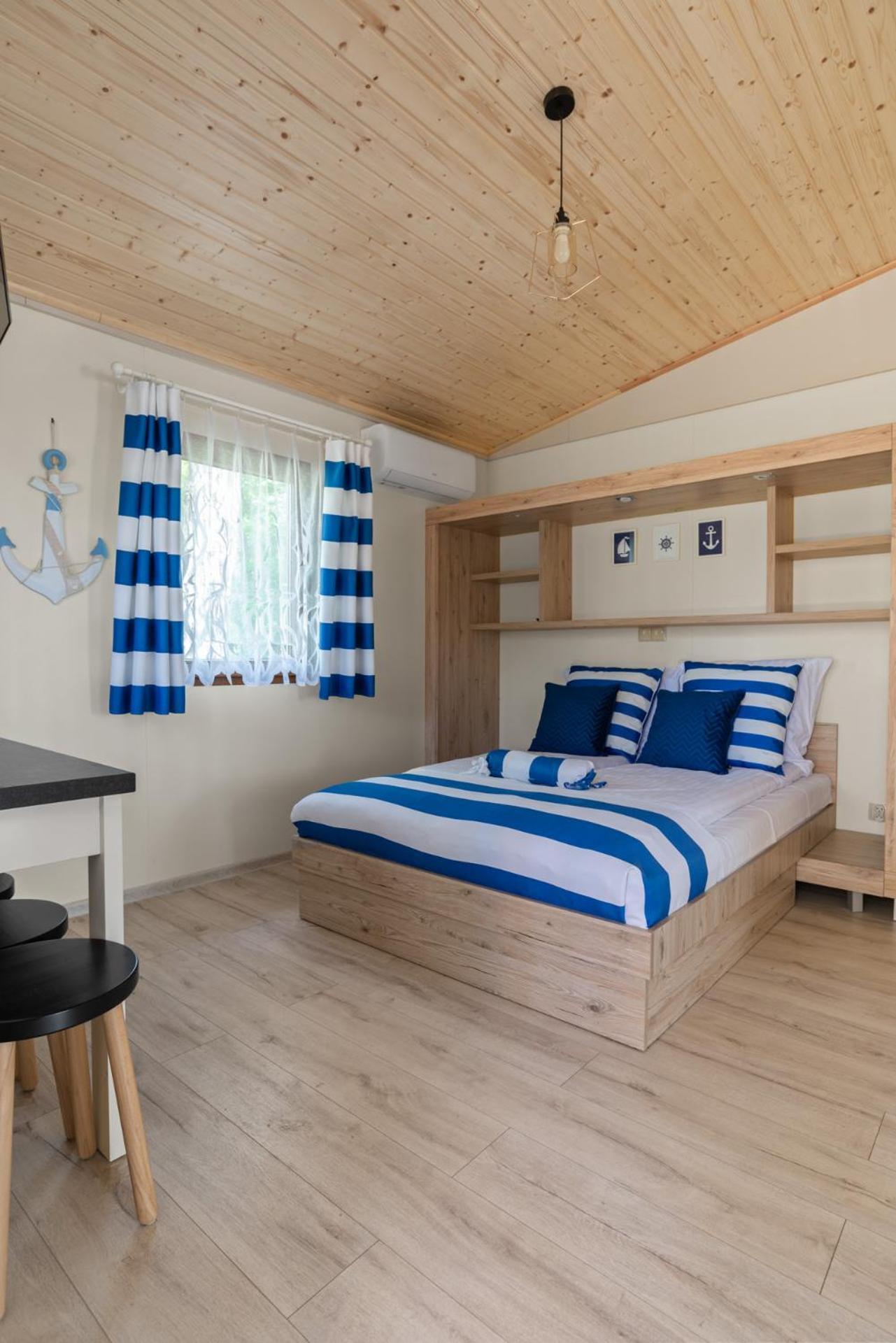 Campus Karolina Apartment Brenno Bagian luar foto